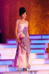 高清组图：金鸡红毯陶红典雅白色点燃初秋浪漫