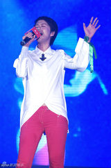 组图：谭维维获封音乐新势力奖 新专辑诗歌摇滚风