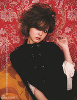 组图：佐佐木希登杂志封面 七款服饰扮靓一周