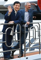 组图：《绝地逃亡》见面会 范冰冰强抱成龙