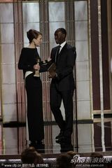 组图：朱丽安-摩尔凭《规则》获迷你剧最佳女主