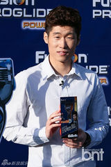 组图：韩国球星朴智星出席某品牌活动签名会