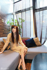 组图：歌手苏曼清新写真集曝光 尽显优雅知性美