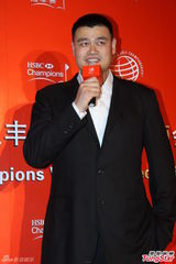 组图：佘诗曼化身姚明粉丝 张静初冷对传闻