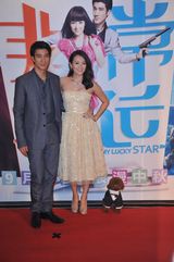 组图：《非常幸运》首映红毯 章子怡王力宏亮相