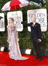 高清组图：克洛伊-塞维尼荷叶边礼服充满膨胀感 