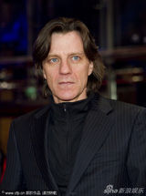 组图：电影《影子舞者》首映 型男克里夫帅气迷人