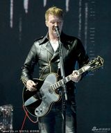 组图：石器时代皇后乐队Josh Homme压轴献唱