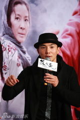 幻灯图：《苏乞儿》发布会 周迅袁和平等揭晓档期