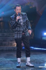 组图：《劲歌金曲》录影 阿娇(钟欣桐)出席郑欣宜落泪