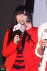 组图：张惠妹续约知名饮料品牌 抱病出席发布会