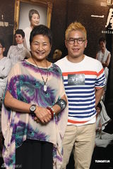 组图：郑欣宜参演舞台剧 生日与郑少秋庆祝