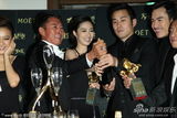 组图：金马奖闭幕庆功酒会获奖者开心亮相