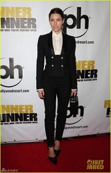 组图：大贾斯汀与妻子情侣西装出席宣传活动