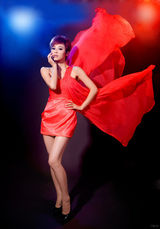 组图：石小群拍摄新年写真 红裳飞舞性感惹火