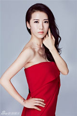 组图：李念红裙写真曝光 时尚潮妈大气婉约