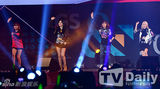 组图：2NE1与BEAST等韩团拼盘开唱秀劲舞