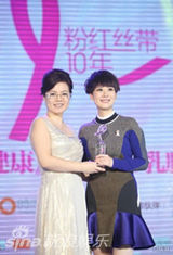 组图：海清BOBO头俏皮亮相杂志周年庆