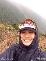 组图：杜德伟不理控告爬山 感慨遇到困难也从容