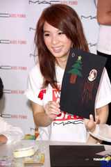 组图：Hebe亲切可爱热心公益 透露Ella赴美学英文