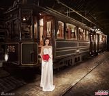 组图：baby典雅白裙拍广告 紧贴外籍男甜蜜调情