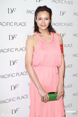 高清图：Lisa S现身时装展秀美腿琦琦裤装别有风情