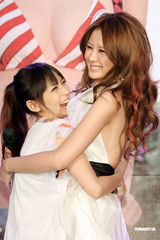 高清图：性感女神安心亚发新碟 飙泪谢粉丝支持