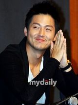 组图：Rain李娜英等宣传《逃亡者》 众星强强联手