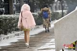 组图：高校艺考大幕开启 美女帅哥冒雪赶考