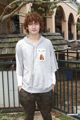 组图：陈伟霆阿Sa(蔡卓妍)经济互独立 将赴日拍片自备干粮