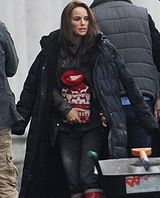 组图：《雷神2》片场照 波特曼灰头土脸