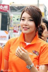 组图：韩星李贤京等出席保宁泥浆节开幕式