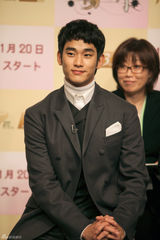 高清组图：金秀贤日本宣传《月亮怀抱太阳》