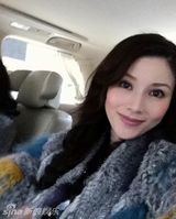 组图：李嘉欣美艳出镜 曝光大肚照幸福满溢