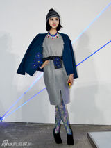 组图：甘露时装周冷酷看秀与人全程无交流