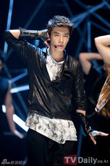 组图：f(x)喜夺MCD三连冠SJ超炫回归