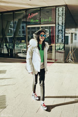 组图：姚晨街拍显潮范儿 时髦辣妈亦ICON