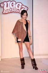 组图：许玮甯短靴超短裙秀美腿 展现复古风