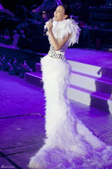 组图：那英跨年成都开唱 演绎四川民歌引发合唱