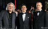 组图：日本首相安倍晋三亮相 和汉克斯握手言欢