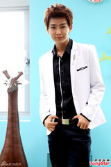 组图：炎亚纶为郭雪芙做心肺复苏 遭粉丝威胁