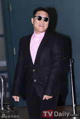 组图：鸟叔PSY结束土耳其演出准备总统就职表演