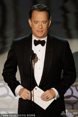 高清图：奥斯卡颁奖现场 汤姆-汉克斯颁最佳影片奖