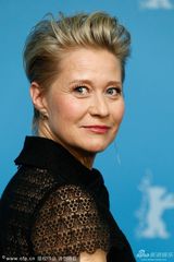 组图：《你爱的人》佩斯勃兰特姿势妖娆