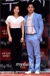 组图：恐怖片《提线木偶》首映 具智成性感露背