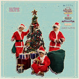 组图：HOPE组合写真化身圣诞老人送祝福