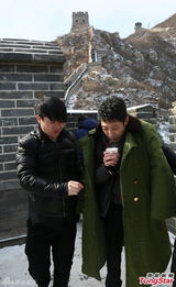 组图：撒贝宁长城玩自虐 零下10度录节目打哆嗦