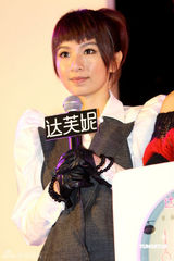 幻灯图集：刘若英现身上海 SHE想尝世博台湾馆小吃