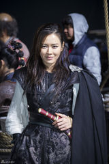 独家：《海盗》雪天开工 孙艺珍霸气雪莉遭绑