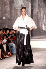 组图：林志玲透视装现身妩媚性感 看众名模走秀